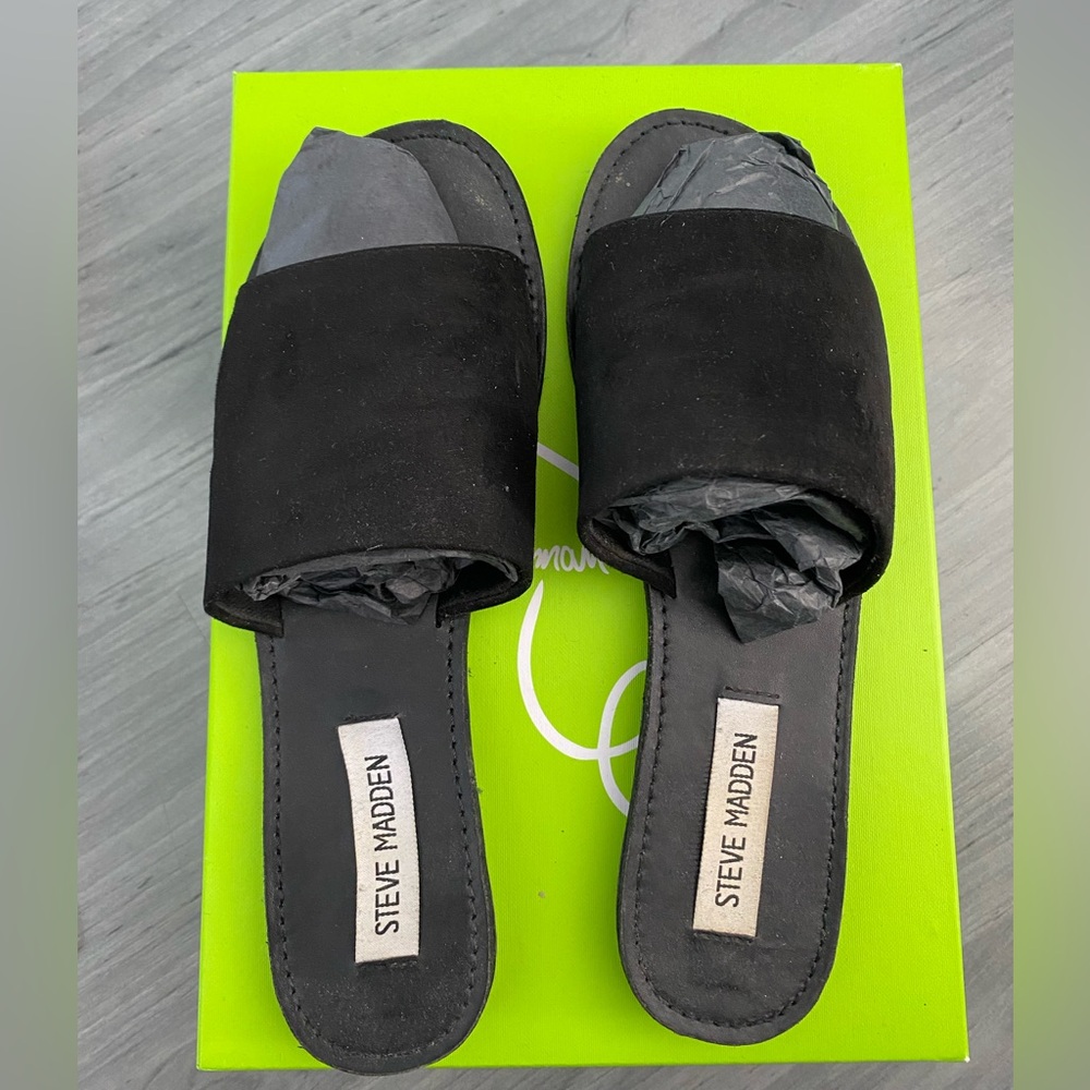 Steve Madden ,  faux suede, black , size 7 1/2 , EUC